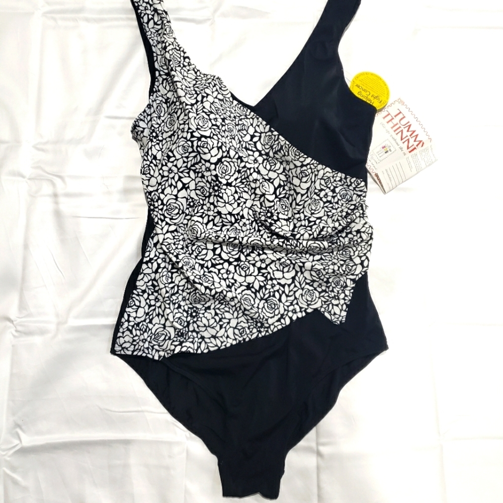 It Figures Size 20 Black and White Tummy Control Wrap Swimsuit